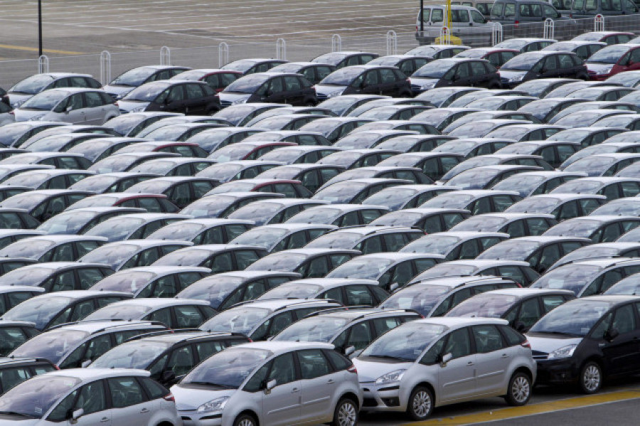 Las ventas de coches se desploman un 17,4% en Galicia en 2021, mientras aumentan en España