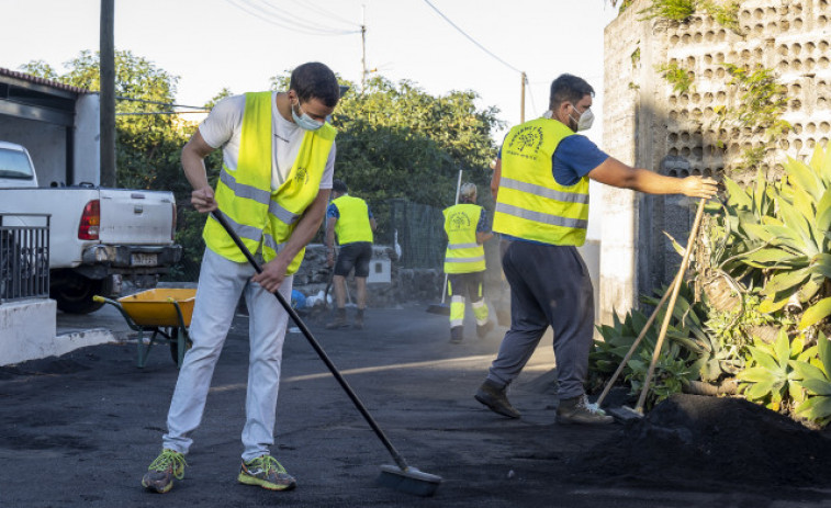 Los evacuados por el volcán de La Palma vuelven a casa después de tres meses con alivio e ilusión