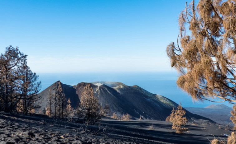 El volcán de La Palma todavía emana gases nocivos aunque ya lleva varios días apagado