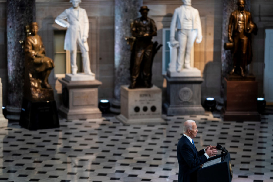 Biden culpa del asalto al Capitolio a Trump, sus "mentiras" y su "ego herido"