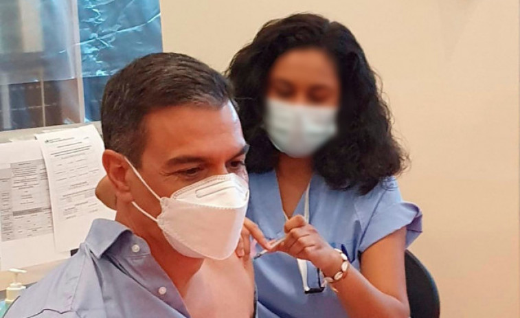 Pedro Sánchez recibe la tercera dosis de la vacuna contra el coronavirus