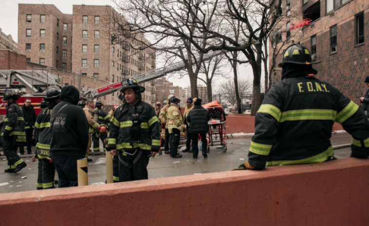 Un trágico incendio causa al menos 19 muertos en Nueva York, 9 de ellos niños