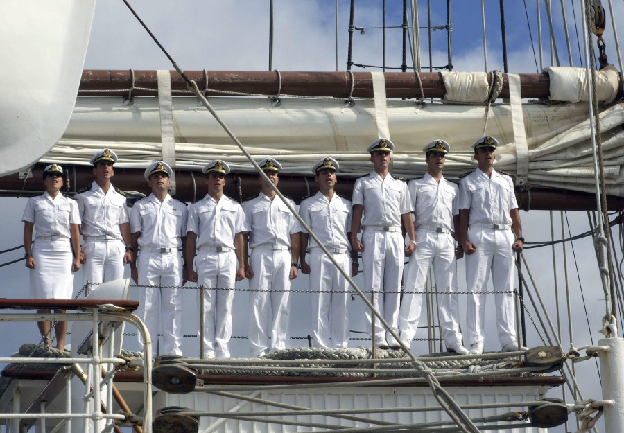Oficiales de la Armada explican por qué se marchan a las multinacionales de la distribución