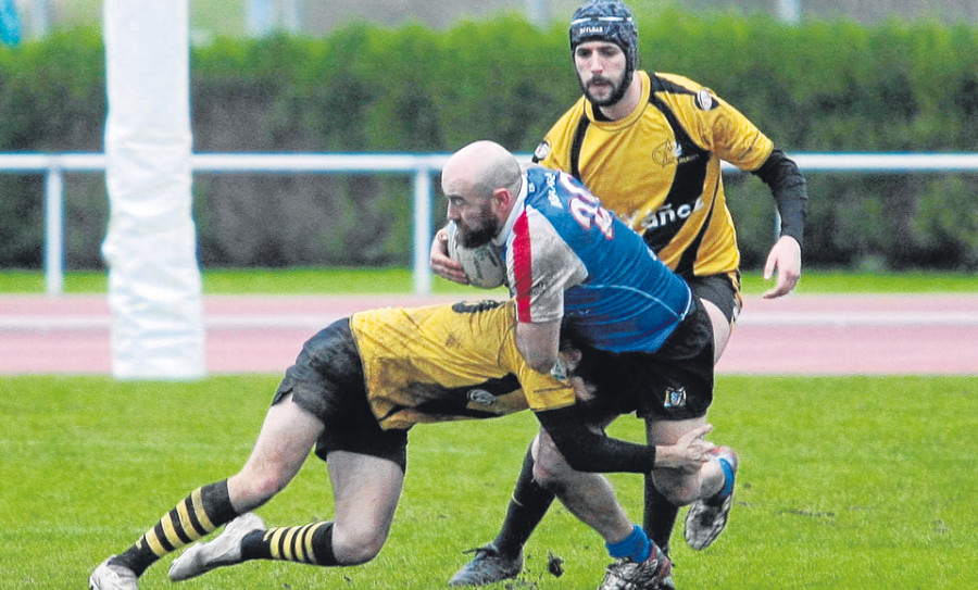 El vendaval ofensivo del Rugby Ferrol barrió al colista