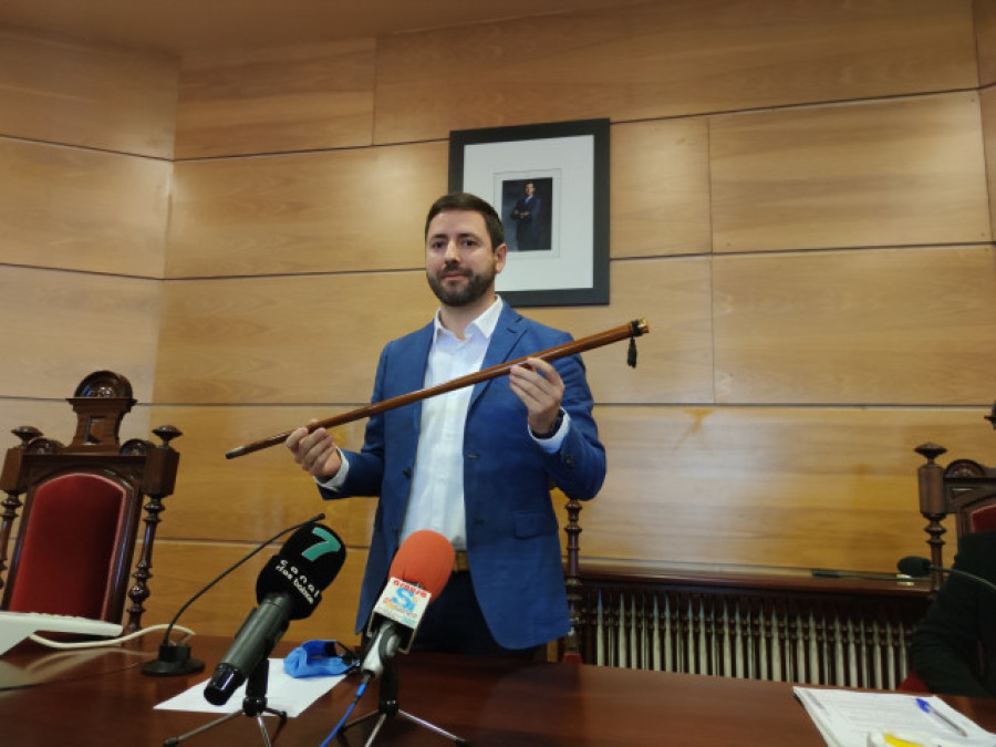Samuel Lago toma posesión como nuevo alcalde de Cambados con los apoyos de PSOE, BNG y Somos Cambados