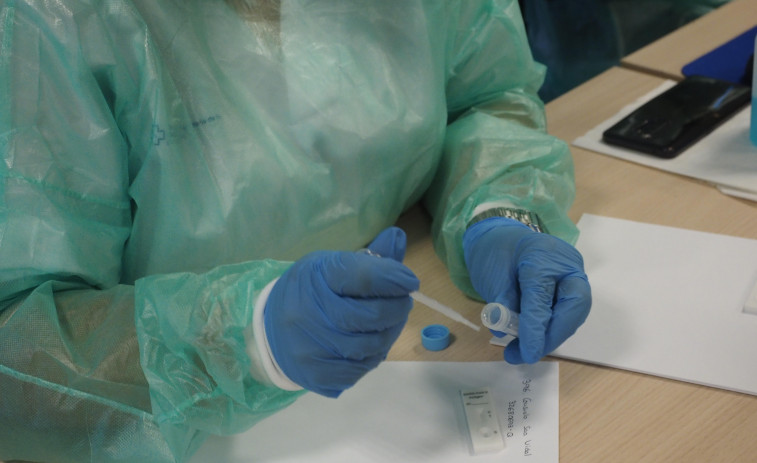 Bajan los casos de coronavirus en colegios aunque siguen en máximos