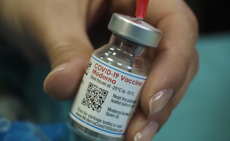 El refuerzo de la vacuna contra el covid a veinteañeros se inyectará desde el lunes