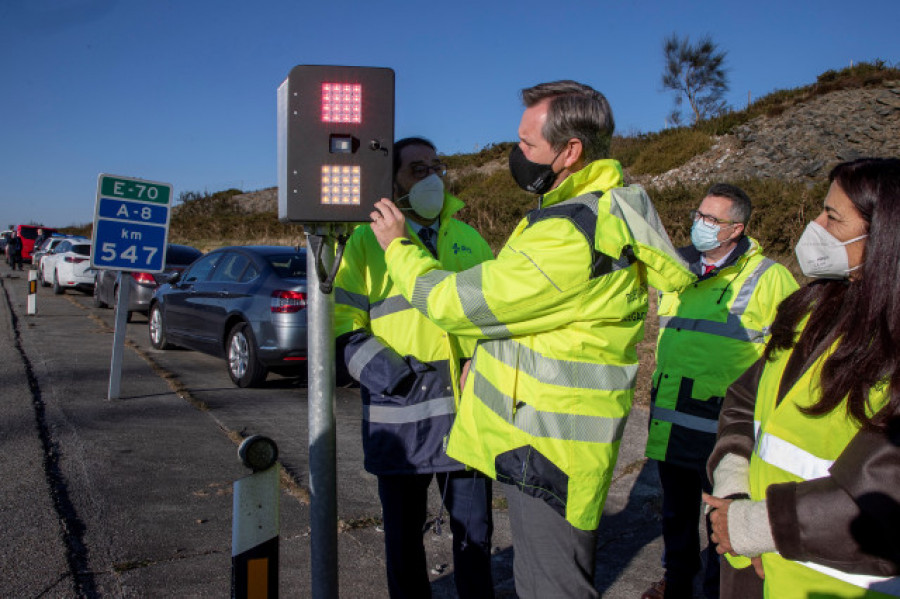 Un nuevo sistema de balizas favorecerá la conducción con niebla en la A-8 en O Fiouco