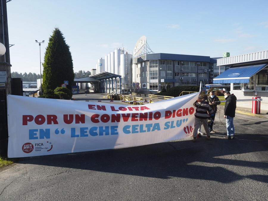 Pontedeume apoya al plantel de Leche Celta ante sus protestas