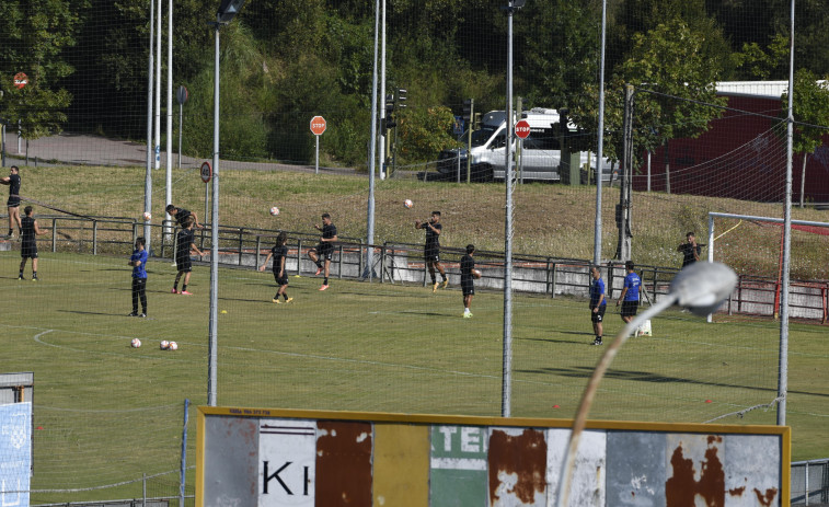 Dos positivos por covid en Racing de Ferrol, que recibe al Rayo Majadahonda