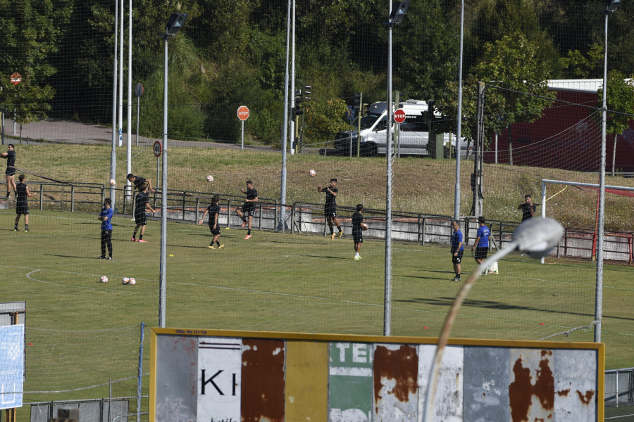 Dos positivos por covid en Racing de Ferrol, que recibe al Rayo Majadahonda