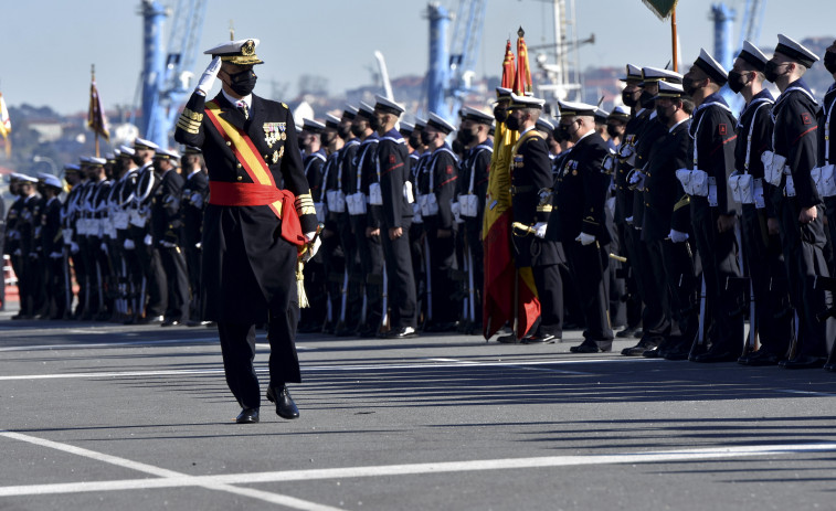 El jefe de personal de la Armada inició su visita oficial a Ferrol con la presidencia de las juras de bandera