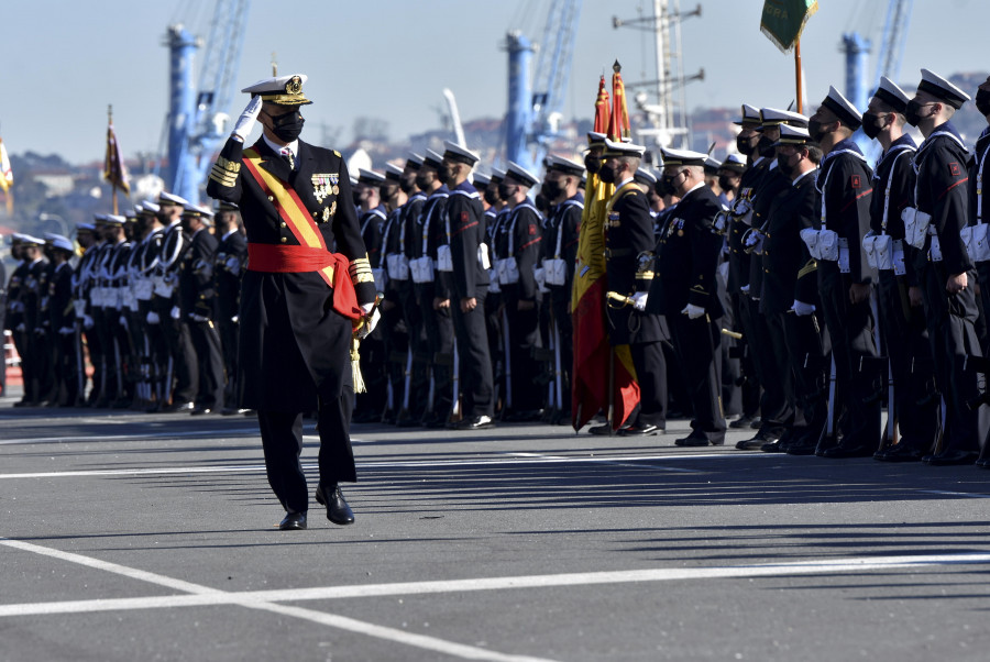 El jefe de personal de la Armada inició su visita oficial a Ferrol con la presidencia de las juras de bandera