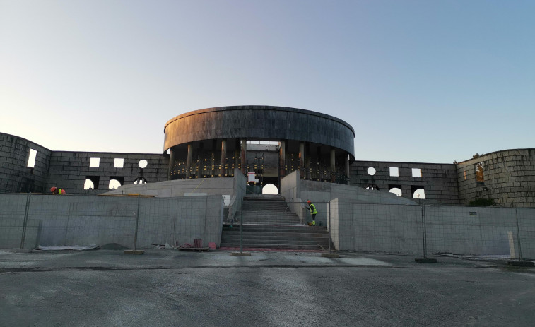 As Pontes mejora la accesibilidad en el cementerio de Alimpadoiros