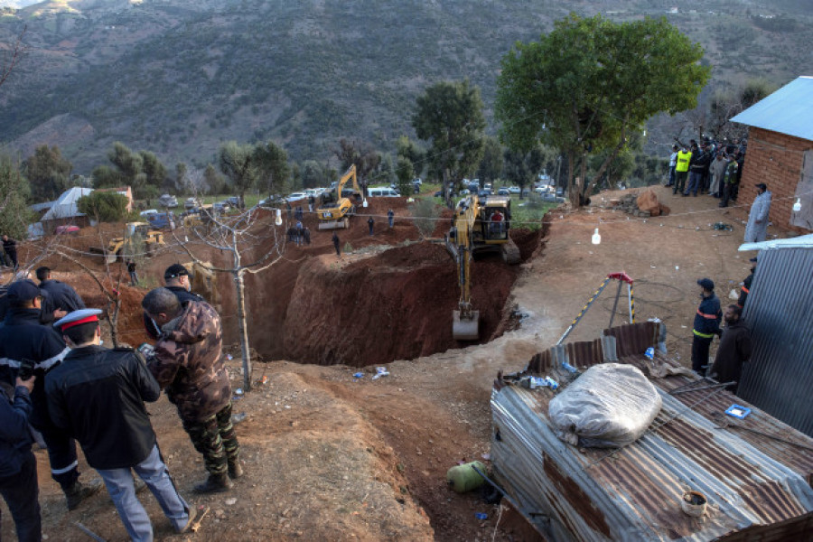 El equipo de recate "más cerca" del niño caído en un pozo en Marruecos