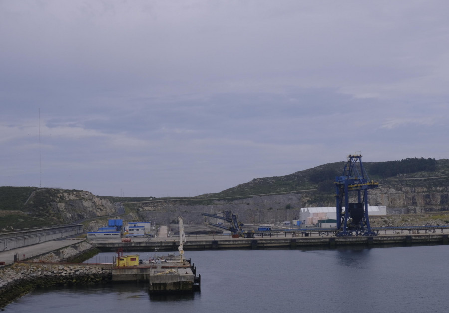 La caída en los sólidos lastra los resultados anuales del puerto de Ferrol