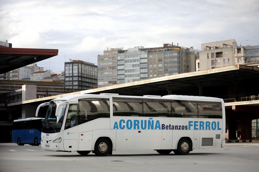 Usuarios de transporte por carretera entre Ferrol y A Coruña piden recuperar horarios y frecuencias