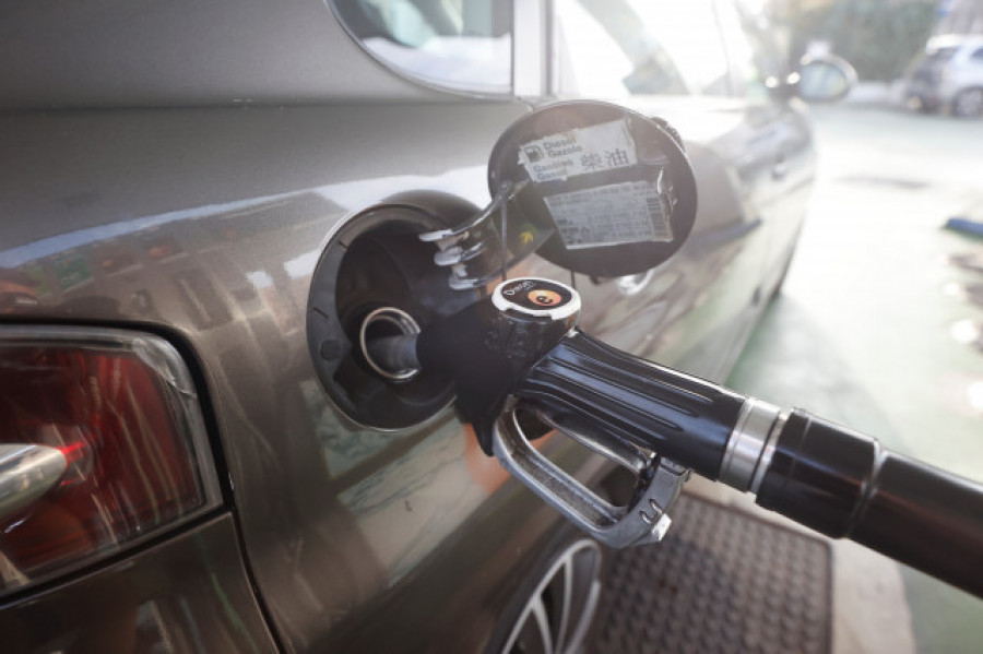 El precio de los carburantes cae por segunda semana consecutiva