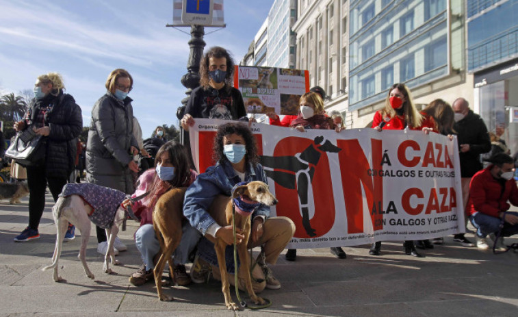 Animalistas protestan en 40 ciudades españolas, entre ellas Vigo y A Coruña, para decir 