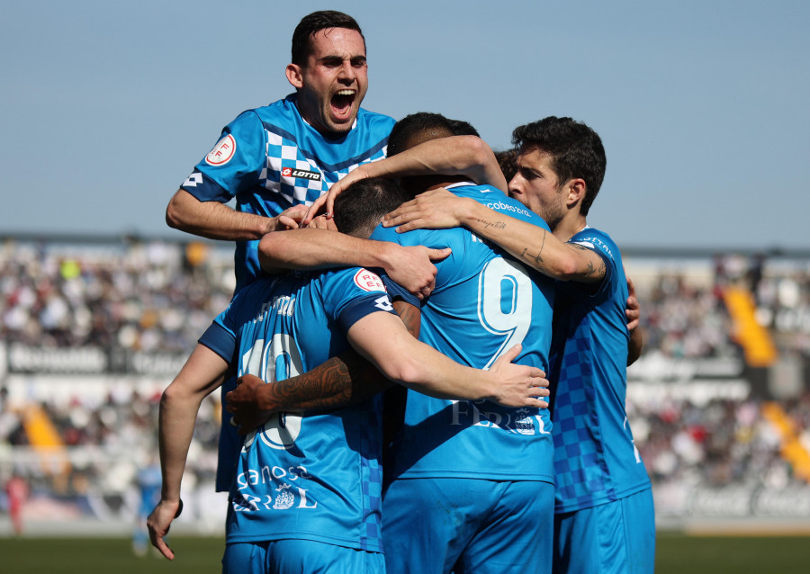 Empate en el campo del Badajoz del Racing, que no se acerca a la zona de playoff