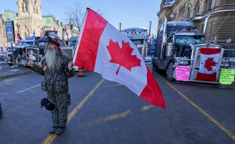 La mayoría de los canadienses se oponen a los antivacunas que paralizan Ottawa hace días