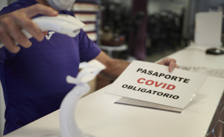 Falsificar el pasaporte covid puede suponer de seis meses a tres años de prisión