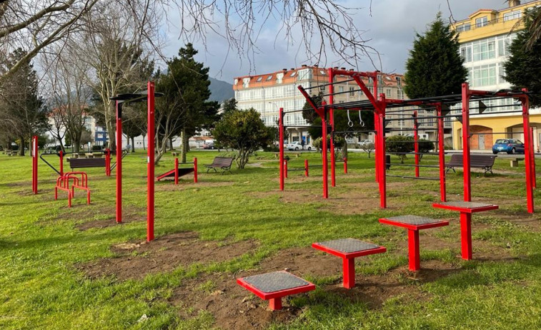 Cariño estrena parque de calistenia en el paseo, en el que se invirtieron 26.500 euros