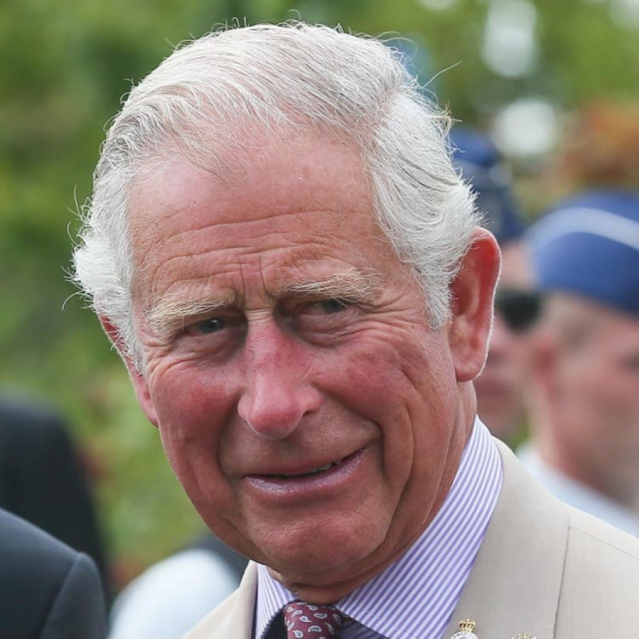 El príncipe Carlos aceptó un millón de euros de un jeque catarí, según un diario