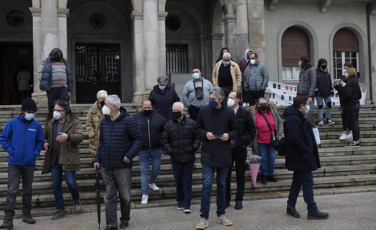 Una quincena de entidades reclama acceso libre del ciudadano al Concello de Ferrol