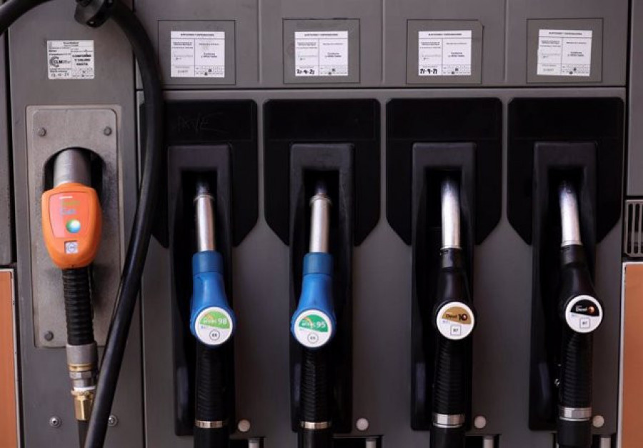El precio de la gasolina y del gasóleo conquista nuevos récords históricos impulsado por el alza del petróleo