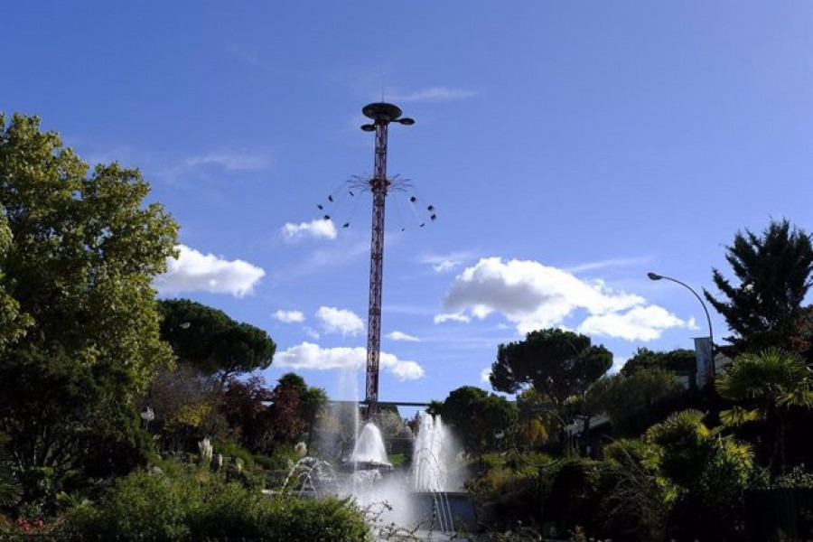 Trece heridos al derrumbarse parte del falso techo del auditorio del Parque de Atracciones de Madrid