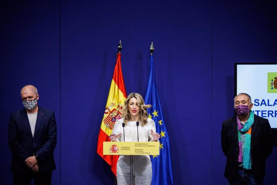 El Gobierno aprueba la subida del SMI hasta los 1.000 euros al mes