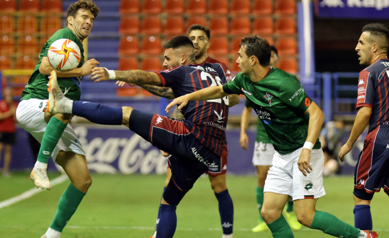 La plantilla del Extremadura anuncia hoy si finalmente juega en Ferrol