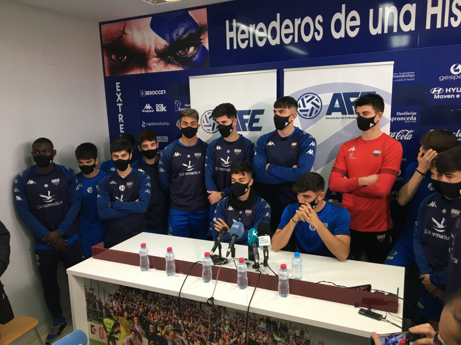 La plantilla del Extremadura UD anuncia una huelga lo que llevaría a no jugar contra el Racing de Ferrol