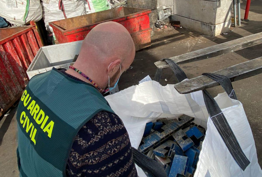 Detenidas dos vecinas de Ferrol por el robo de material en una nave de Vilar do Colo