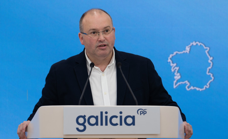 El PP gallego “ya echa de menos” a Feijóo y enfría  las prisas ante la sucesión