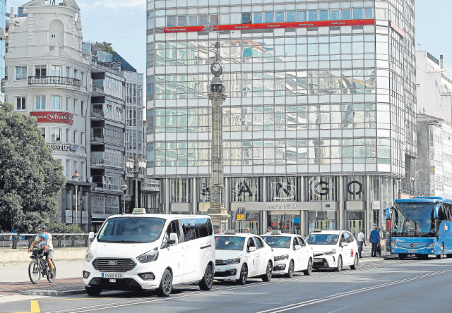 Los taxistas piden a la Xunta subir al menos un 5% la tarifa interurbana