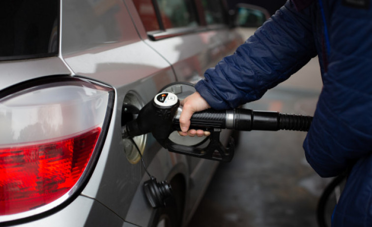 La gasolina y el gasóleo vuelven a batir récords pese a la caída del petróleo