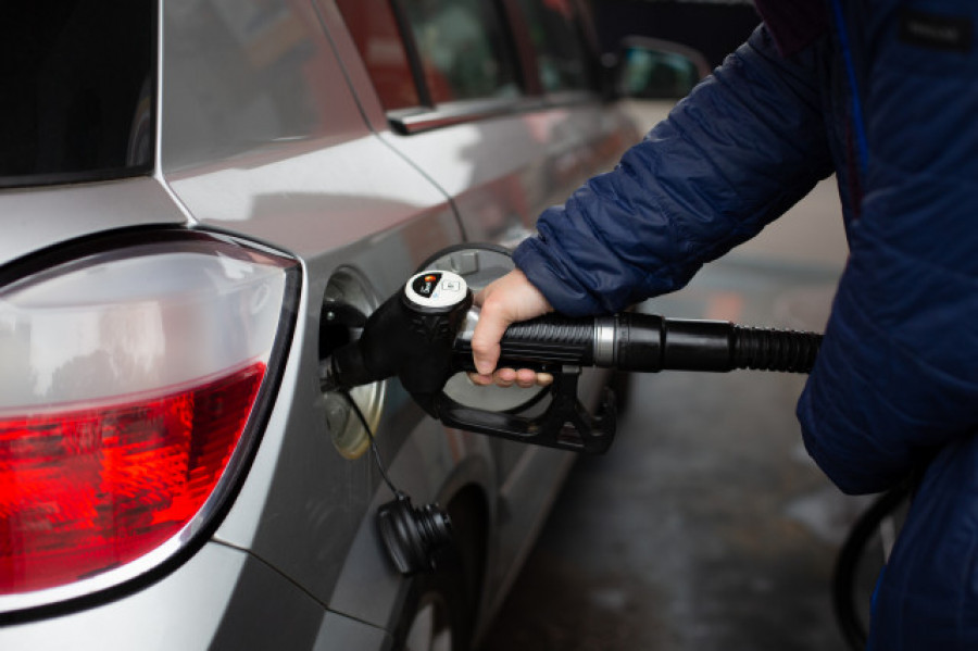 La gasolina se dispara un 17 % y el gasóleo un 15 % tras el fin del descuento