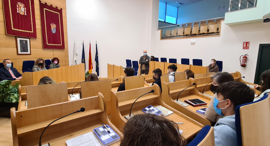 Alumnos del CPR Jorge Juan y de los institutos de Narón participan en un pleno escolar