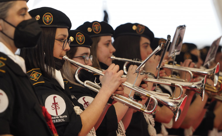 La música de las bandas que acompaña a las procesiones suena después de dos años