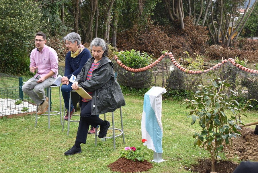 Caamouco inaugura el “Xardín das Mestras” en honor a la mujer en la enseñanza rural