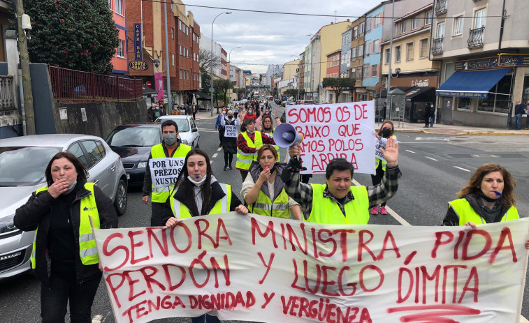 Cientos de profesionales colapsan las carreteras de Ferrolterra en una masiva manifestación