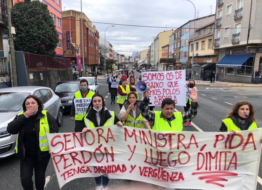 Cientos de profesionales colapsan las carreteras de Ferrolterra en una masiva manifestación