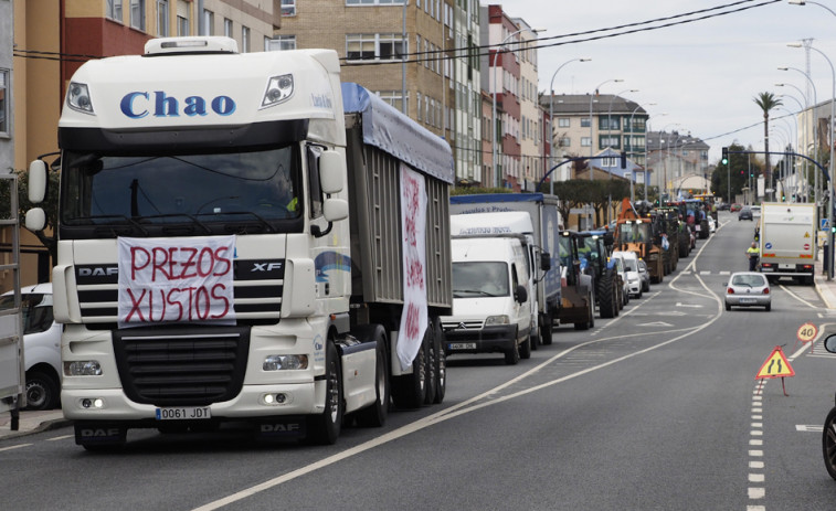 Un millar de vehículos colapsan Ferrol por el precio de los combustibles