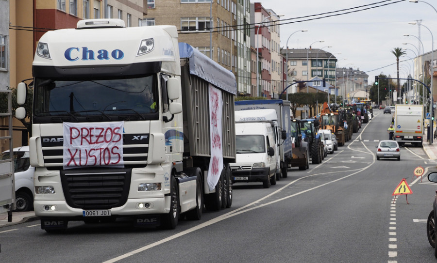 Un millar de vehículos colapsan Ferrol por el precio de los combustibles