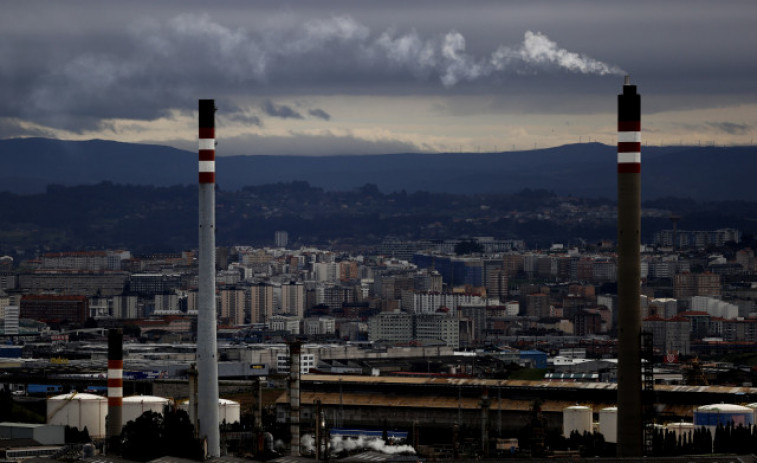 Un accidente en la refinería de A Coruña deja dos trabajadores heridos