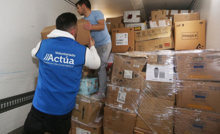 Abanca envía 23 toneladas de ayuda humanitaria con AGA-Ucraína