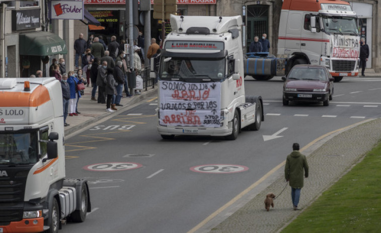 Los transportistas suspenden 