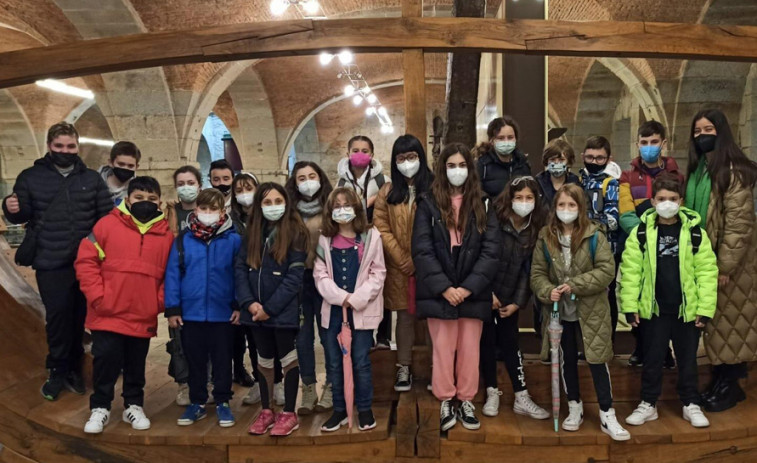 El colegio Jorge Juan de Perlío expone en el faro de Cabo Prior